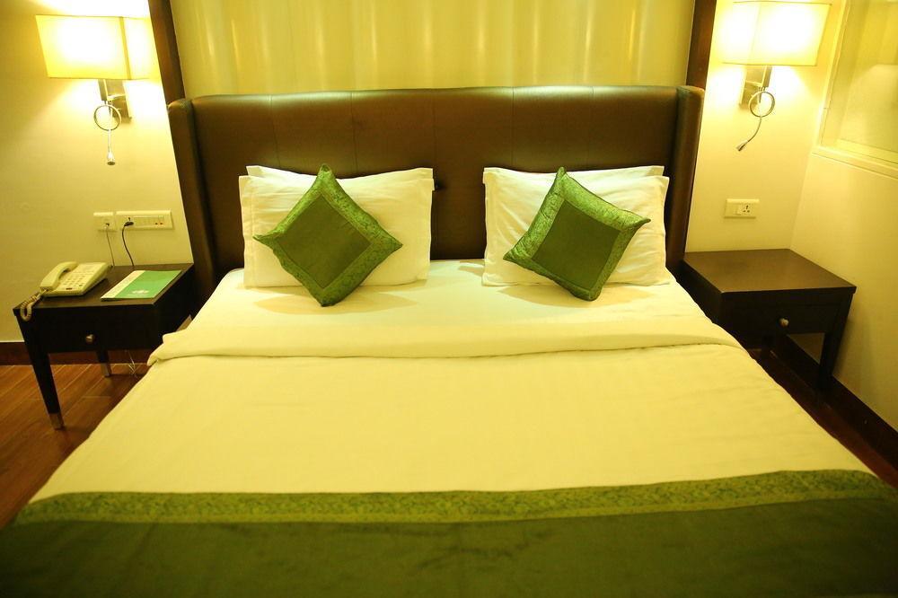 Capital O 9960 Hotel Grand Himayat Hyderabad Exterior photo