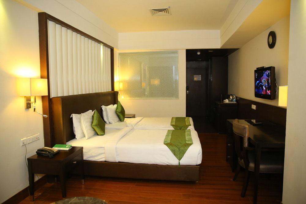 Capital O 9960 Hotel Grand Himayat Hyderabad Exterior photo