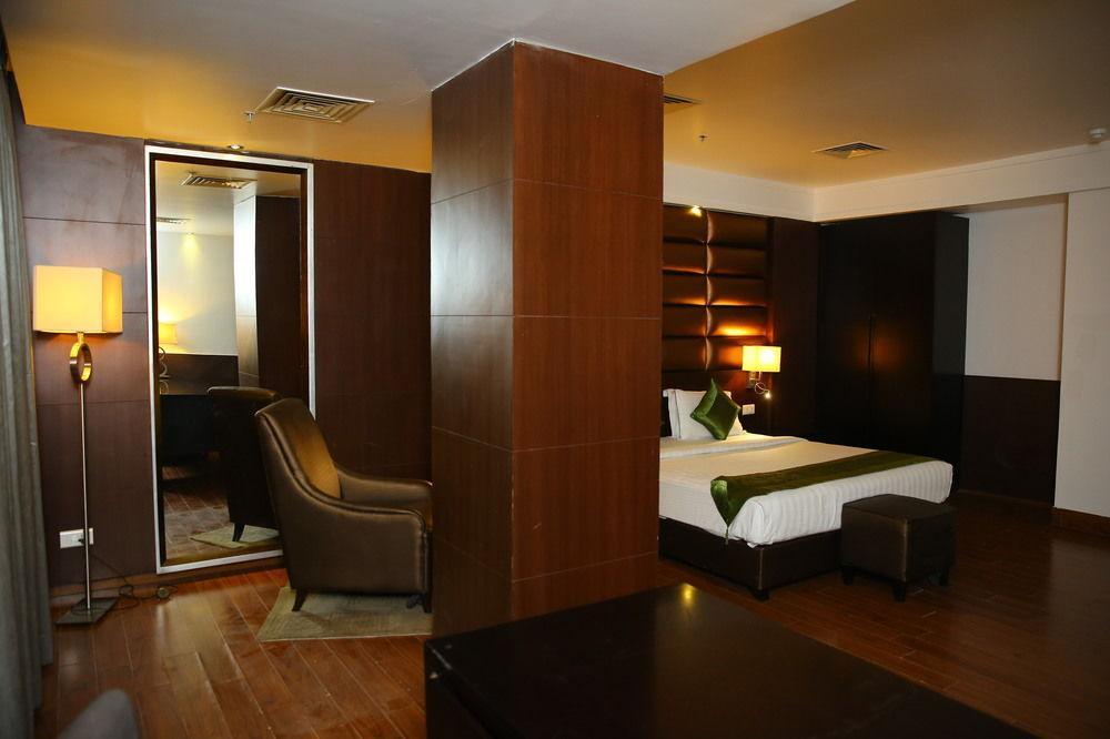 Capital O 9960 Hotel Grand Himayat Hyderabad Exterior photo