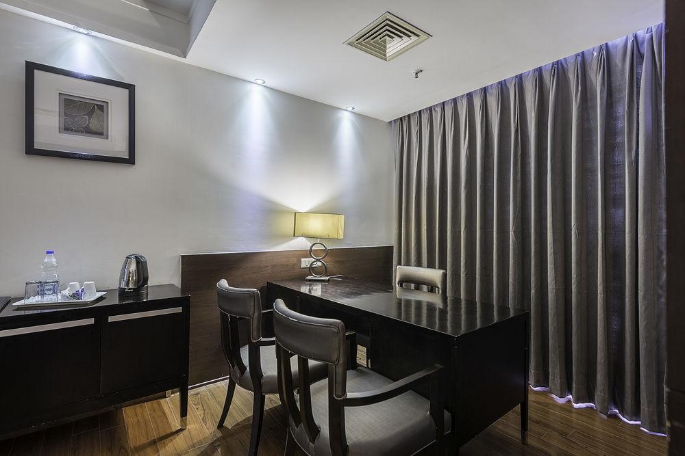 Capital O 9960 Hotel Grand Himayat Hyderabad Exterior photo