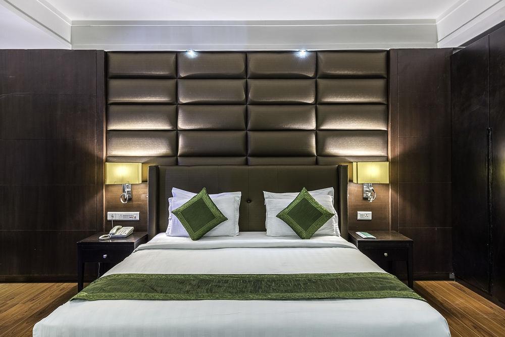 Capital O 9960 Hotel Grand Himayat Hyderabad Exterior photo