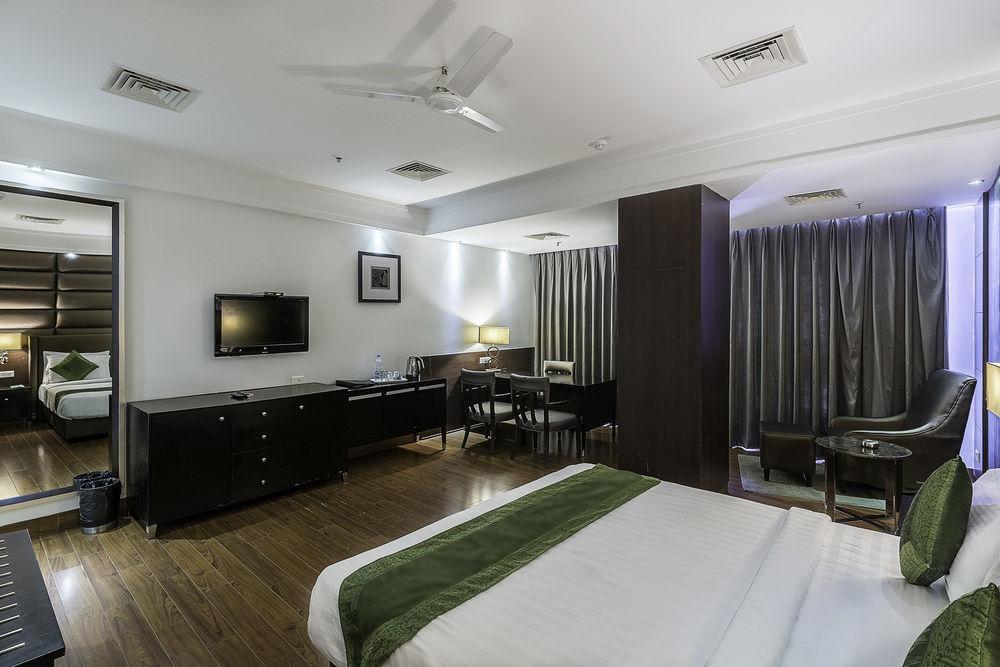 Capital O 9960 Hotel Grand Himayat Hyderabad Exterior photo