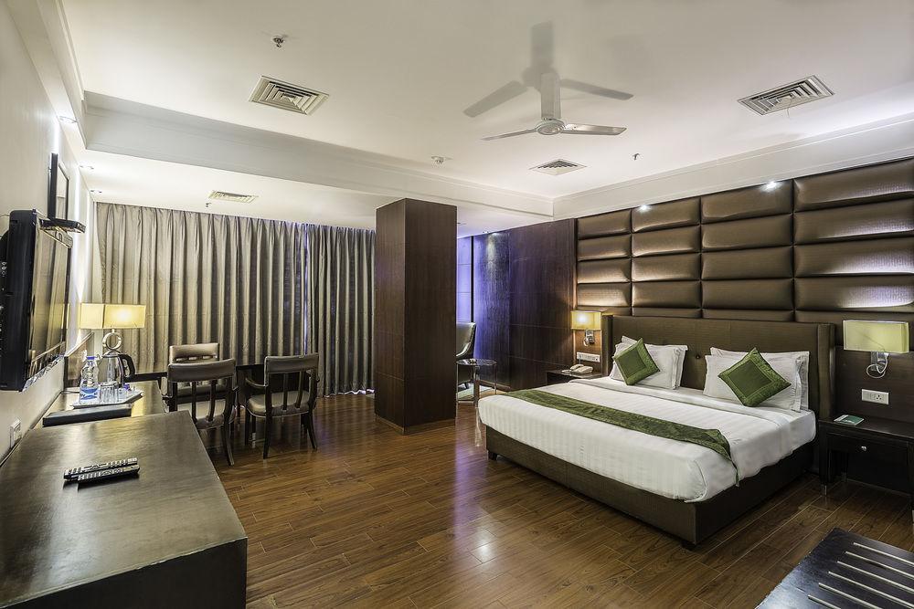 Capital O 9960 Hotel Grand Himayat Hyderabad Exterior photo