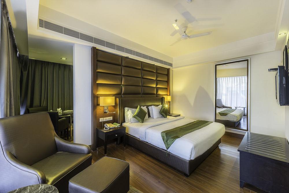 Capital O 9960 Hotel Grand Himayat Hyderabad Exterior photo