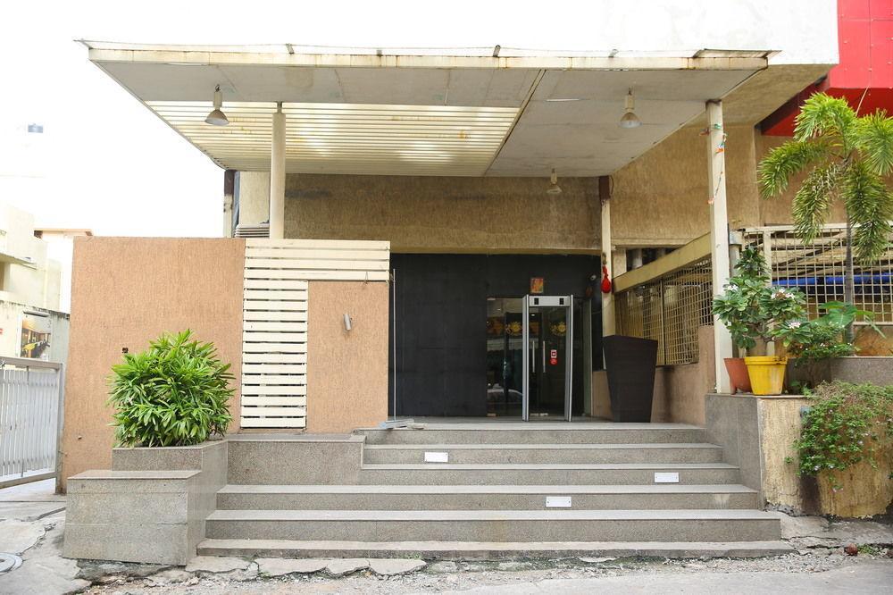Capital O 9960 Hotel Grand Himayat Hyderabad Exterior photo