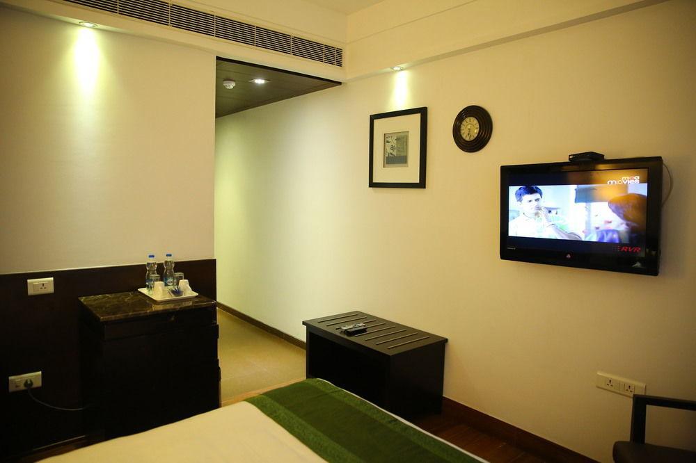Capital O 9960 Hotel Grand Himayat Hyderabad Exterior photo