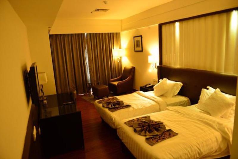 Capital O 9960 Hotel Grand Himayat Hyderabad Exterior photo