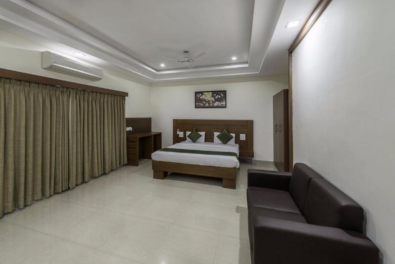 Capital O 9960 Hotel Grand Himayat Hyderabad Exterior photo