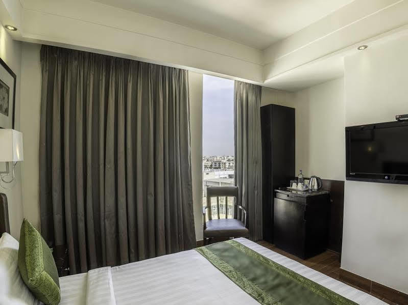 Capital O 9960 Hotel Grand Himayat Hyderabad Exterior photo